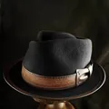 Cappello fedora in lana nera con fascia in pelle marrone e decorazione floreale - 59 / Nero