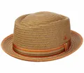Hellbrauner Pork Pie Strohhut mit bunt gestreiftem Band und rotem Metallabzeichen - M (56-58cm) / Camel