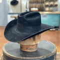 Classic black wool felt western cowboy hat with thin decorative band on a wooden stand - L (58-60cm) / Yellowstone Distressed Style / Black