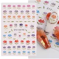 Detailansicht der Blumennagelaufkleber STZ-CS195 mit bunten Blüten und Goldfolien-Akzenten - Mehrfarbiger Blumenstil (STZ-CS195)