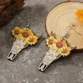 Orecchini bohémien a forma di teschio di mucca con girasoli su fondo in pietra rustica - Teschio di Toro Girasole Caffè Chiaro (WEH3927)