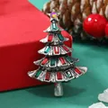 Dettaglio spilla albero di Natale in argento vintage con pietre rosse e verdi - Albero di Natale Argento Antico (BR1342)