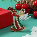 Broche ange de Noël dorée avec strass rouges et verts jouant du trombone - Colorful Gold Angel (WBR131)