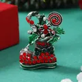 Broche botte de Noël avec cristaux rouges et verts et détails de sucettes - Antique Silver Christmas Boot (BR1439)