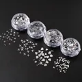 Dettaglio di paillettes argentate in forme di stella cuore e punto per manicure - Argento