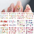 Primer plano detallado de 12 diseños de pegatinas para uñas con rosas y tulipanes - Patrón Floral Colorido BN1765-1776