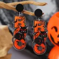 Pendientes de acrílico para Halloween con texto BOO, gato y murciélago en rama - Estilo Gato Negro BOO Naranja