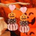 Λεπτομέρεια από ακρυλικά σκουλαρίκια Halloween με σχέδια κολοκύθας σε ξύλινα κλαδιά - Ροζ Πορτοκαλί