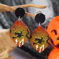 Detail van Halloween acryl oorbellen met oranje glitters en spookachtige silhouetontwerpen - Oranje-Geel Verloop Heks Dode Boom Stijl (WEH5187 Wit Verguld)