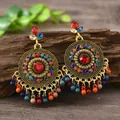 Detailansicht böhmischer Glockenohrringe mit roten Strasssteinen und bunten Perlen - Antik-Gold Roter Edelstein Farbperle Quaste Stil (WEH5455 Mehrfarbig Antik-Gold)