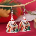 Pendientes navideños de acrílico con muñeco de nieve, árbol y casita roja - Estilo Casa de Nieve Roja (WEH5648)