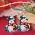 Boucles d'oreilles bonhomme de neige de Noël avec chapeau vert et écharpe rouge - Style Bonhomme de Neige au Chapeau Vert (WEH5649)