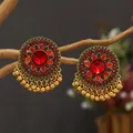 Vintage Boho Ohrringe in Gold mit rotem Stein und kleinen Metallperlen Anhängern - Antik-Gold Roter Edelstein Quastenball Stil (WEH3408 Rot Antik-Gold)