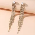 Orecchini pendenti a frangia con perle bianche e nappe di strass scintillanti - KC Oro (WEH3060)