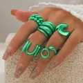 Ensemble de cinq bagues minimalistes vert émeraude aux finitions métalliques et designs géométriques - Vert Métallique (WR1019 Vert)