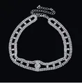 Détail du ras du cou en strass argenté avec trois rangées de cristaux et fermoir mousqueton - Style à Trois Rangées de Strass en Grappe de Fleurs Rondes (BL007 Blanc AB - Blanc K)