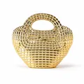Detailansicht der luxuriösen goldenen Acryl-Clutch mit gewebter Textur und Bogengriff - Gold