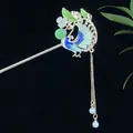 Haarnadel im Pfauen-Design mit blauer Emaille und langen Fransen im Asia-Stil - Blau Weiß Pfau Quaste Stil (发簪2482) / Blau und Weiß