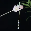 Goldene Hanfu Haarnadel mit rosa Kirschblüten und feinen Metallquasten - Doppelter Rosa Blume Perle Quaste Stil (2484)