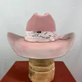 Roze wollen vilt western cowboyhoed met bloemenband en touw op houten voet - L (58-60cm) / Roze