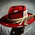 Sombrero vintage de fieltro de lana rojo oscuro con cinta, pluma y detalle de carta - L (58-60cm) / Rojo