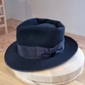 Sombrero fedora clásico de lana azul oscuro con ala ancha y lazo de seda suave - Azul oscuro