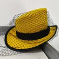 Elegante sombrero de fieltro de lana amarillo brillante con velo de malla y cinta - Amarillo