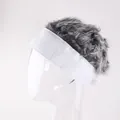 Cappello bianco divertente con parrucca grigia riccia per feste e costumi hip-hop - M (56-58cm) / Bianco+Grigio