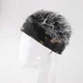 Detailansicht der grauen Perücke an einem Baumwoll-Stirnband mit Camouflage-Muster - M (56-58cm) / Armeegrün Tarnung + Grau