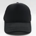 Gorra trucker clásica de malla negra con panel de espuma y detalle de cuerda decorativa - Todo Negro