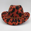 Westerse cowboy vilten hoed in oranje koeienprint met een bruine lederen band - M (56-58cm) / Bordeauxrood