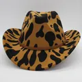 Western cowboyhoed met koeienprint en decoratieve leren riem op witte achtergrond - M (56-58cm) / Khaki