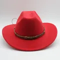 Roter Western-Cowboyhut im Ethno-Stil mit Wollfilz-Finish und Totenkopf-Metallabzeichen - M (56-58cm) / Rot