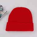 Berretto classico in maglia rossa con risvolto largo e trama a coste per il calore invernale - Rosso