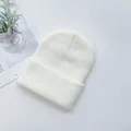 Bonnet en maille blanche minimaliste pour enfants et adultes avec revers pliable - Blanc