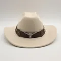 Chapeau de cowboy en feutre crème avec bandeau en cuir et ornement tête de taureau argent - M (56-58cm) / Blanc Cassé