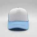Gorra trucker clásica azul claro y blanco con malla transpirable y espuma frontal - Azul Cielo + Blanco