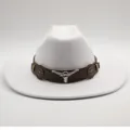 Chapeau de cowboy blanc en feutre avec bande en cuir marron et logo de crâne de taureau - M (56-58cm) / Blanc