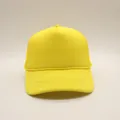 Gorra trucker amarillo brillante con malla transpirable y visera sólida para exteriores - Todo Amarillo
