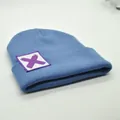 Blaue Valorant Killjoy Mütze mit lila X-Logo-Patch für wohlige Wärme im Winter - X-Symbol-Stil (S3V2-Cyan-X)