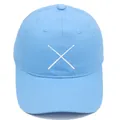 Casquette de baseball bleu clair avec broderie X blanche sur coton sergé de qualité - Adulte - Réglable / Bleu ciel