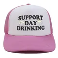 Ροζ και λευκό καπέλο trucker με τύπωμα 'Support Day Drinking' και σχέδιο μπύρας - Ροζ + Λευκό