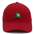 Rode katoenen baseballpet met groene kikkerborduring in yogahouding voor heren - Bordeauxrood
