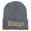 Dettaglio del ricamo Hidalgo dorato su un berretto in maglia grigio scuro - 54-60cm / Grigio Melange Medio