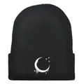 Berretto in maglia nera con ricamo bianco di luna e stelle e design con risvolto - Nero