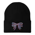 Bonnet noir en tricot avec nœud papillon brodé rouge et bleu sur le revers - 54-60cm / Noir