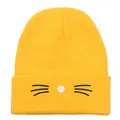Berretto in maglia giallo limone con ricamo gatto carino, cuore bianco e baffi neri - Taglia unica / Giallo