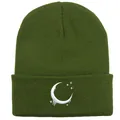 Berretto in maglia verde scuro con ricamo di luna e stelle in uno stile caldo e chic - Verde Militare
