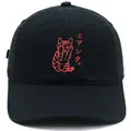 Berretto da baseball in cotone nero con gatto rosso ricamato e scritte giapponesi rosse - M / Nero