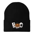 Détail de la broderie citrouille d'Halloween sur le bonnet noir en maille - Citrouille Noir